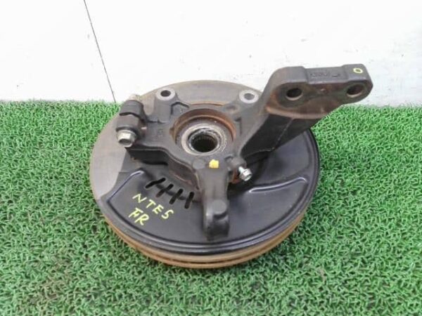 Front Hub Nissan Note