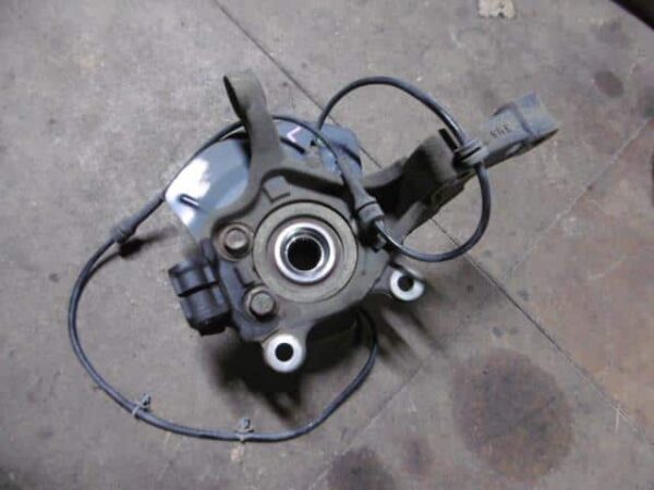 Front Hub Nissan Tiida wingroad y12 bluebird