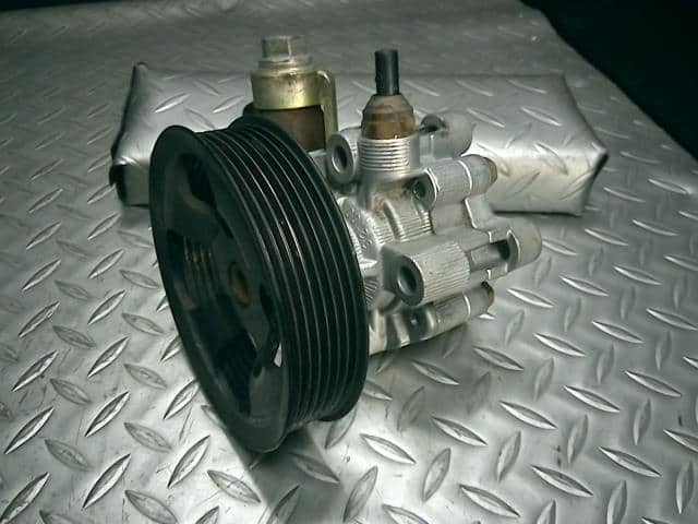 Power steering pump Toyota 1AZ
