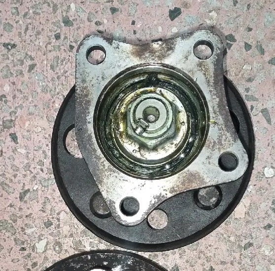 Rear Hub Toyota 100